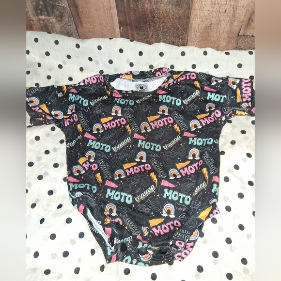Strictly Wild Lot Of Onsies Moto Print Size 6-12 months - Picture 4 of 7
